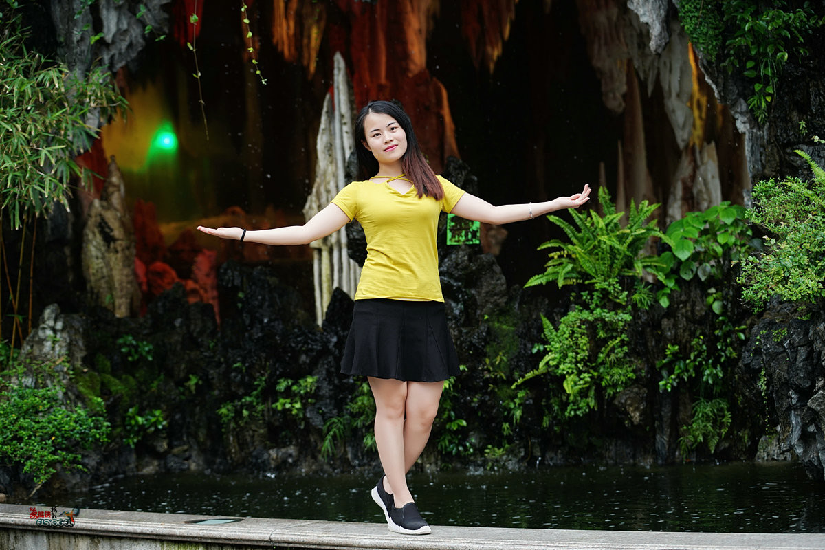 偶遇【宝墨园梦幻龙洞少女】---微凉