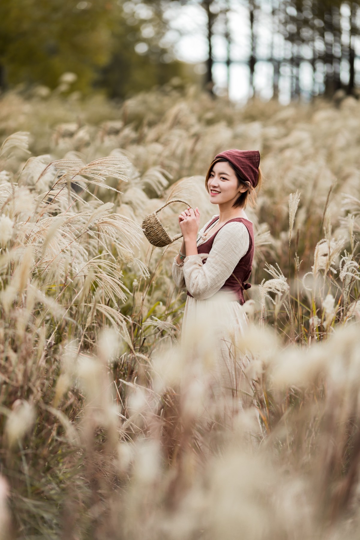 芦苇中的美女各位老师多指教