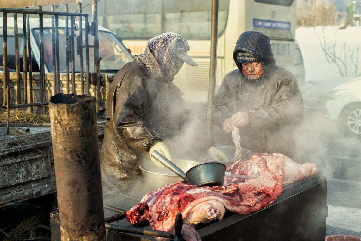大东北小年早市热乎乎