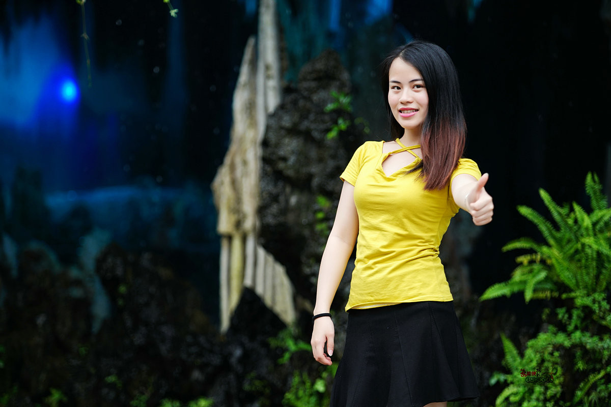 偶遇【宝墨园梦幻龙洞少女】---微凉