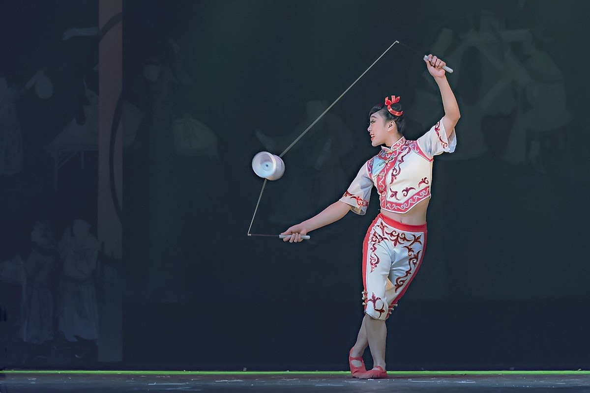 舞台摄影杂技空竹表演小亲妹嘢2