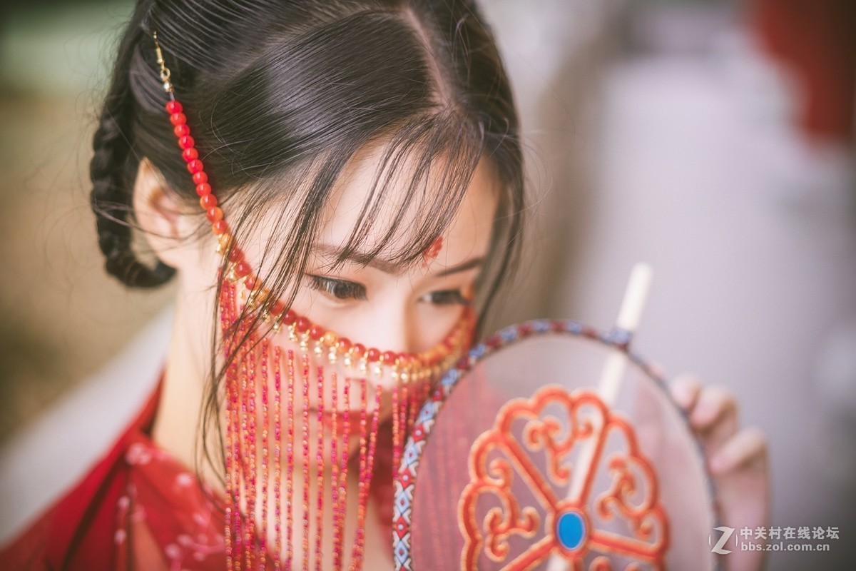 你嫁衣如火灼伤了天涯， 从此残阳烙我心上如朱砂。