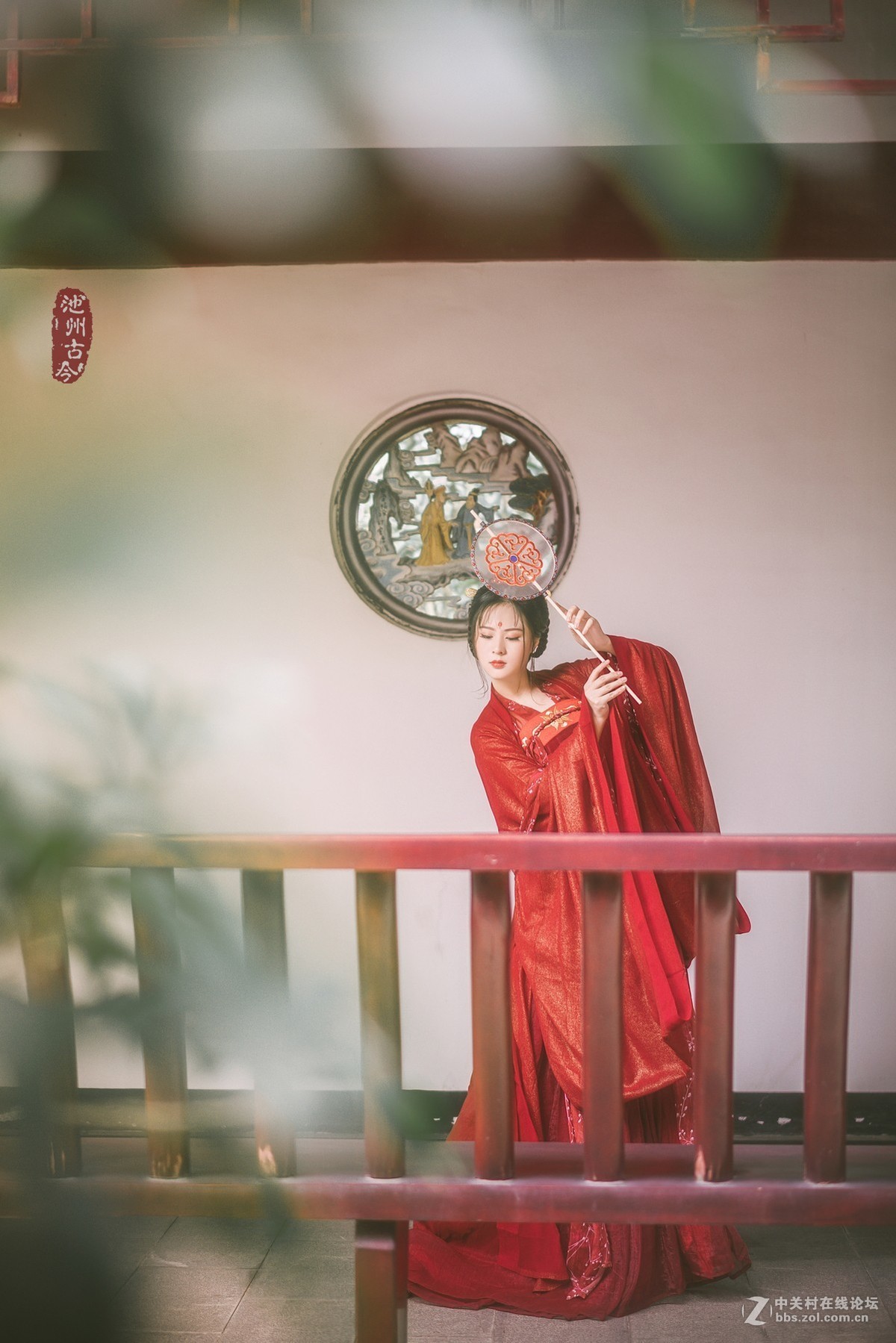 你嫁衣如火灼伤了天涯， 从此残阳烙我心上如朱砂。