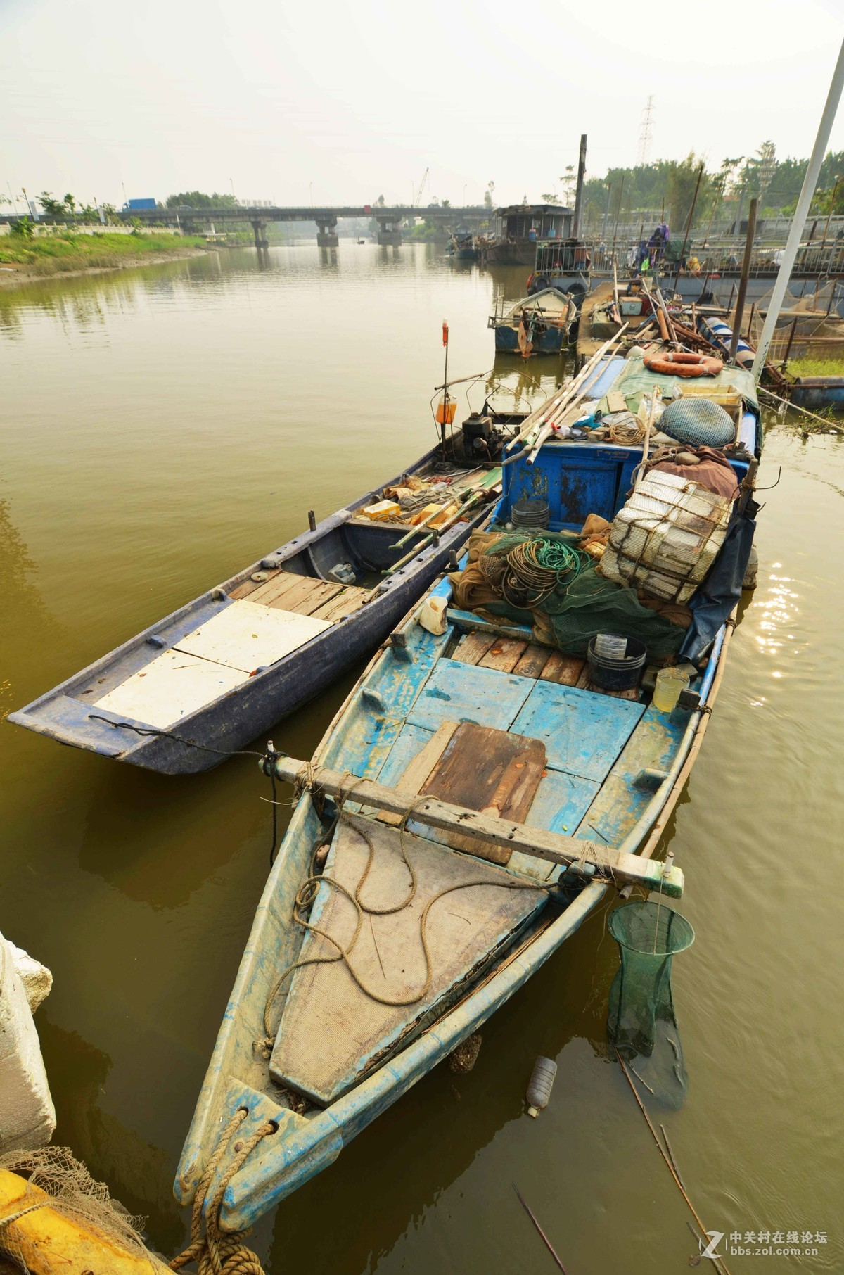 随拍，分享一下我小区外河岸的船