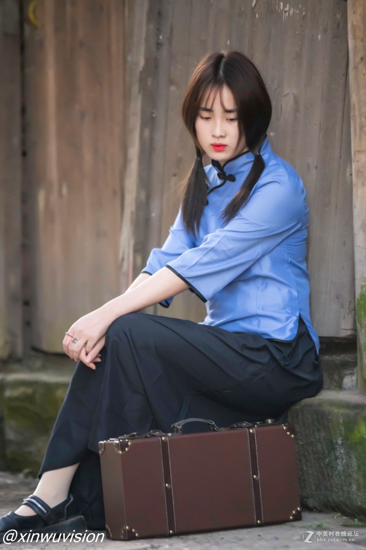 民国风小女子出镜美丽的江小白