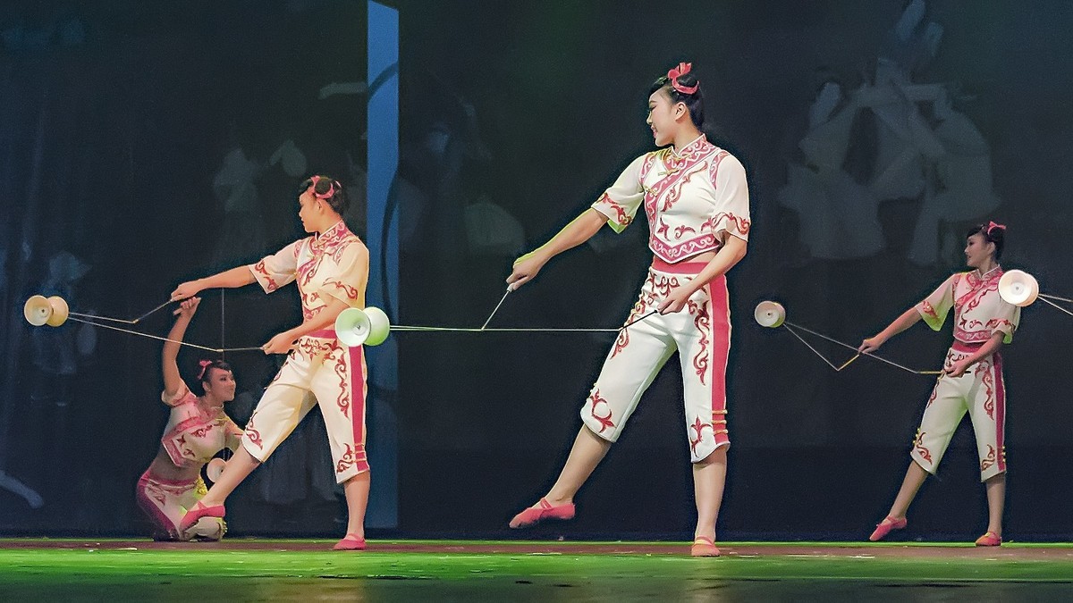 舞台摄影杂技空竹表演小亲妹嘢2