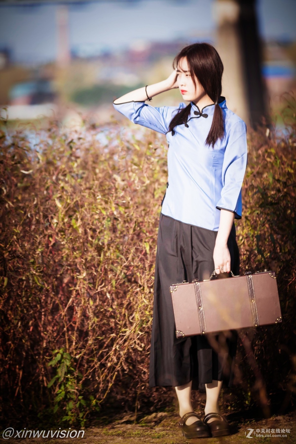 民国风小女子出镜美丽的江小白