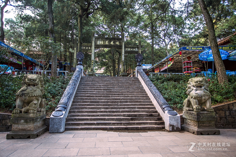 昆明金殿和古钟