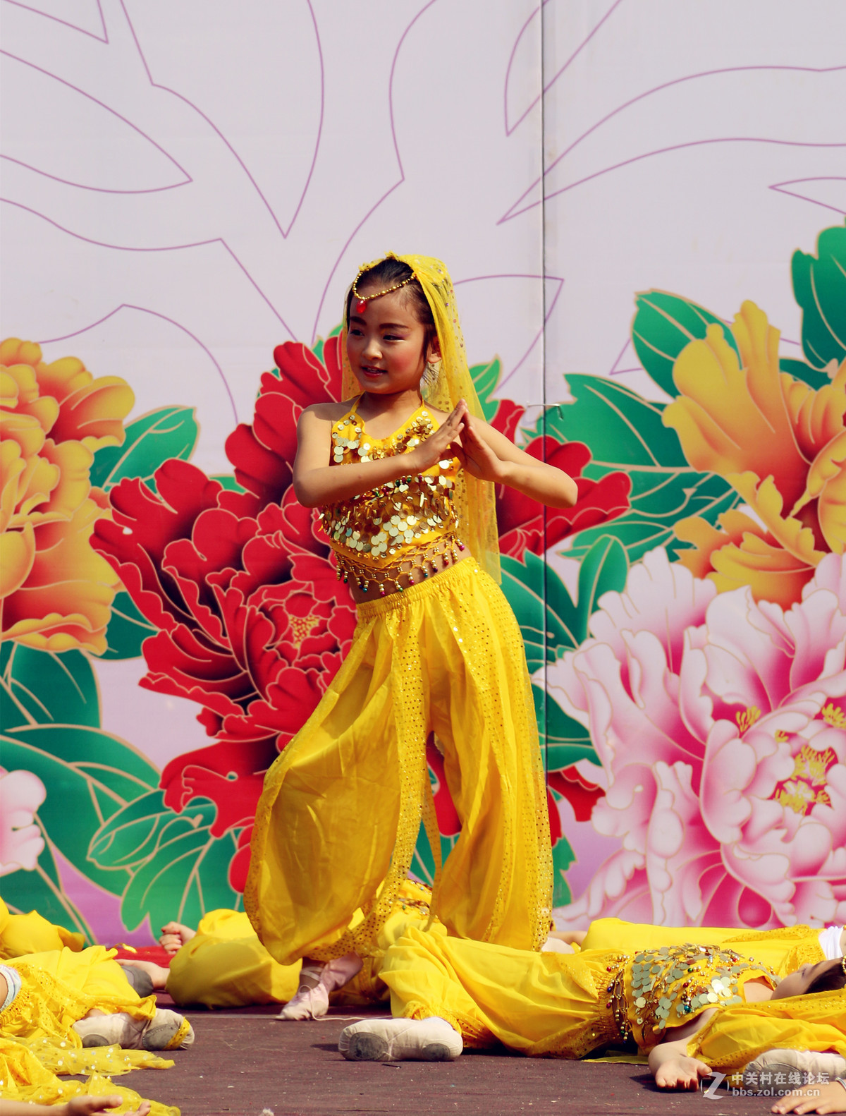 纪念《在延安文艺座谈会上的讲话》发表74周年群众活动