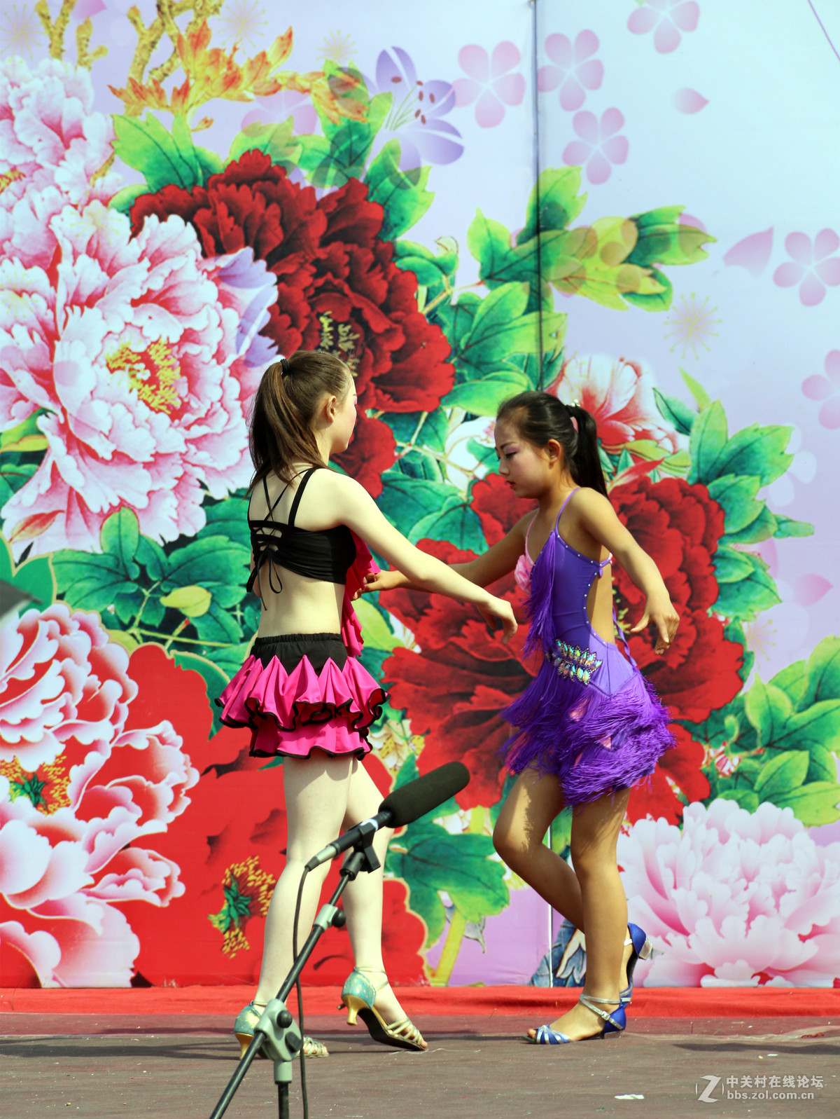 纪念《在延安文艺座谈会上的讲话》发表74周年群众活动