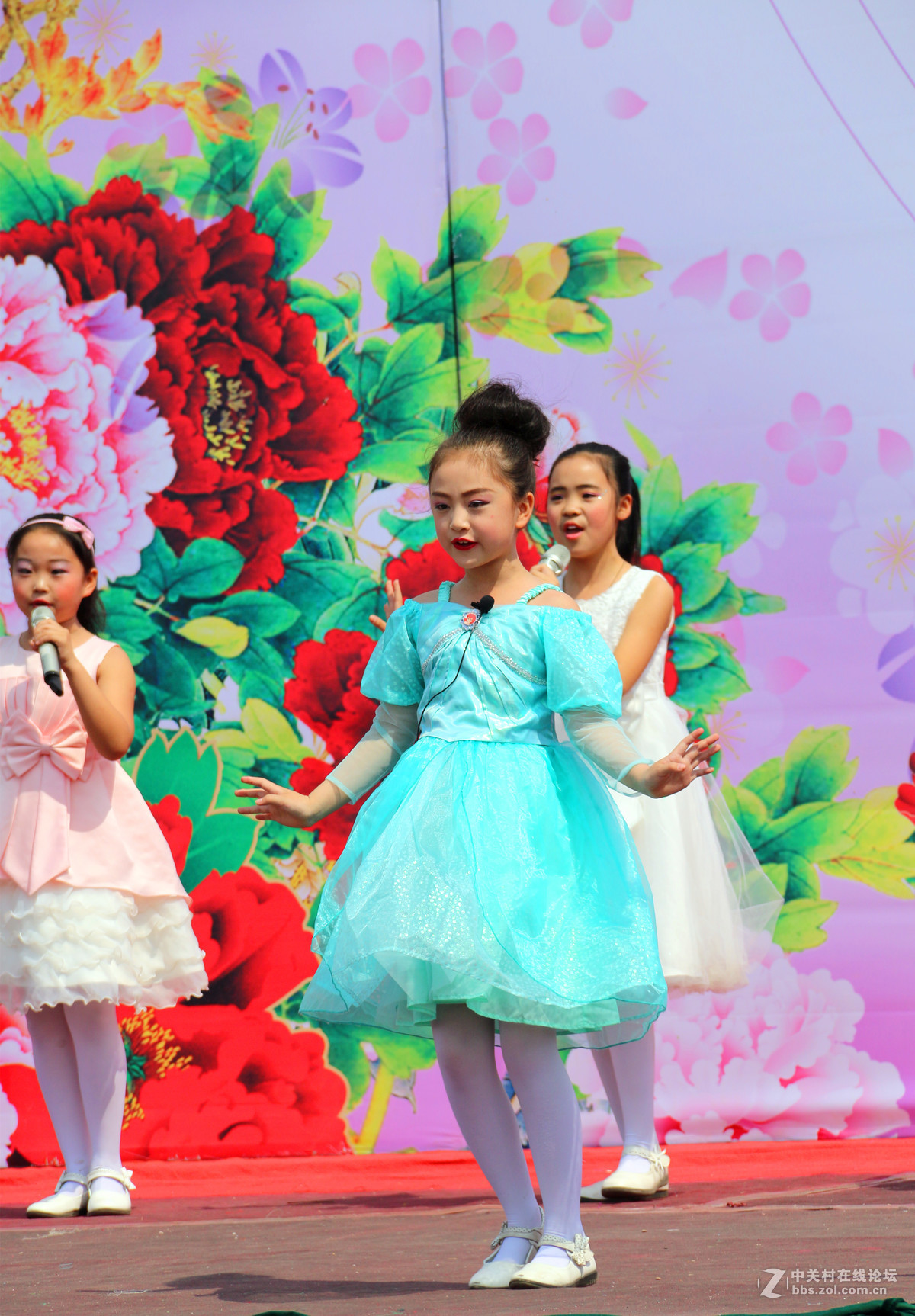 纪念《在延安文艺座谈会上的讲话》发表74周年群众活动