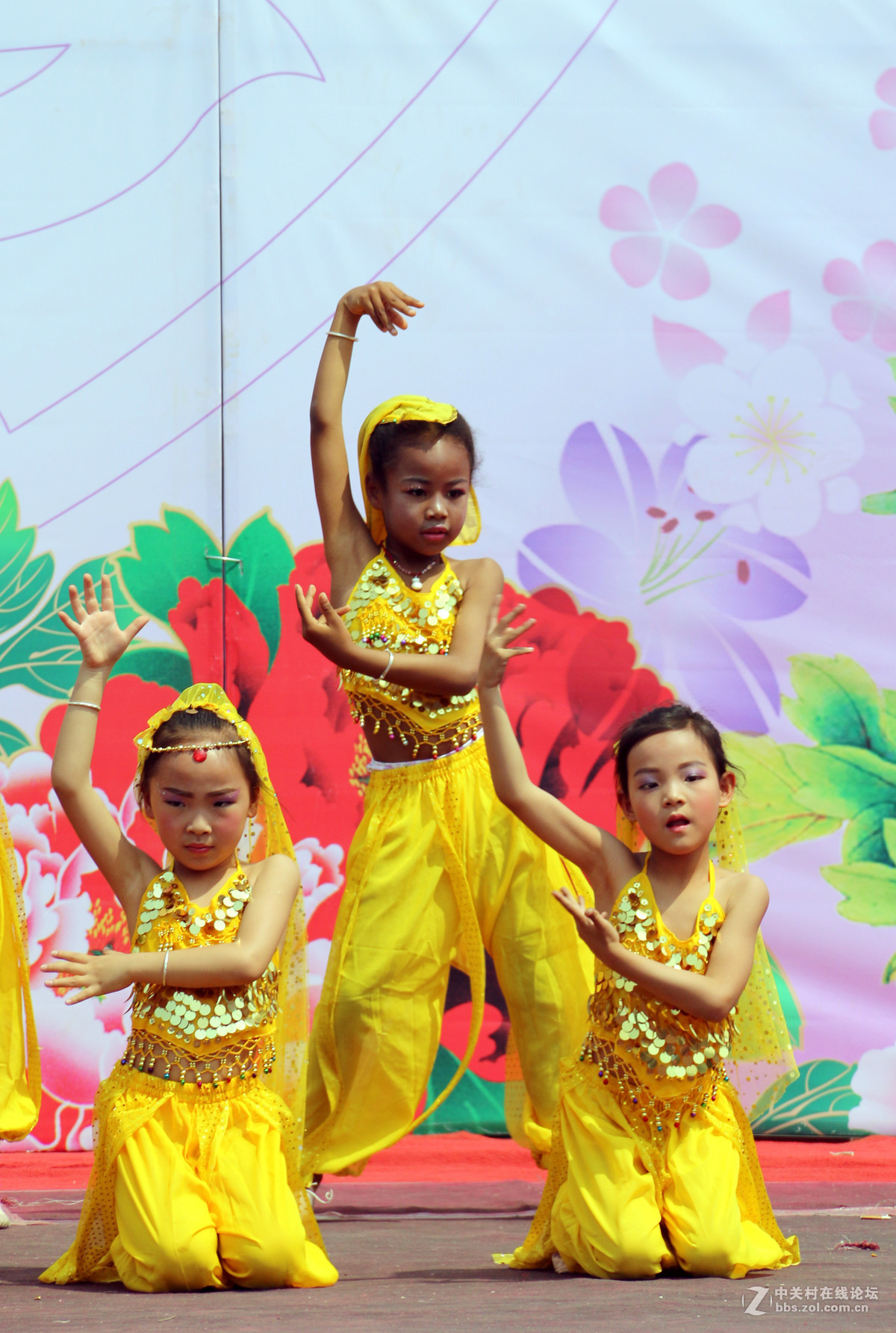 纪念《在延安文艺座谈会上的讲话》发表74周年群众活动