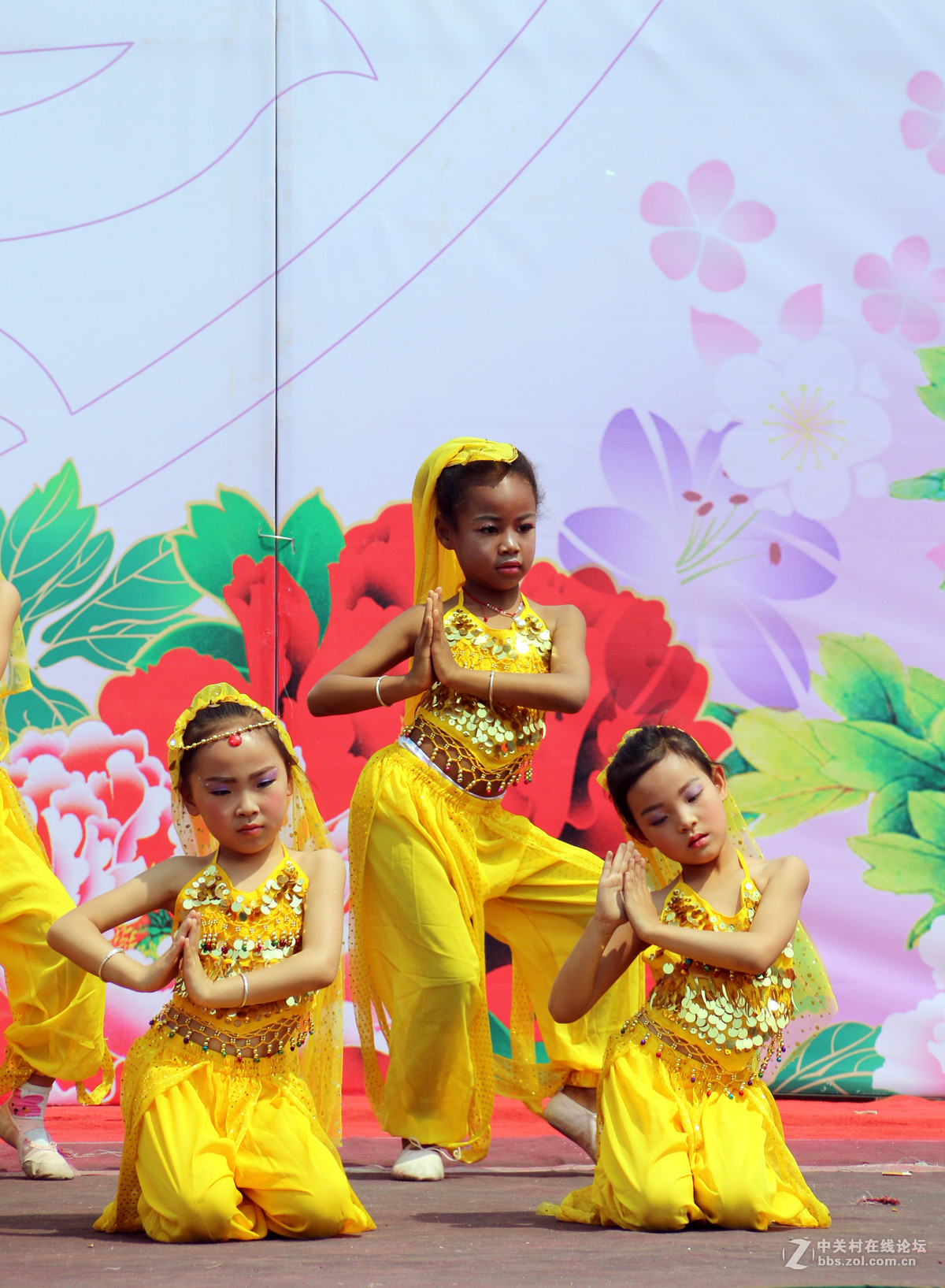 纪念《在延安文艺座谈会上的讲话》发表74周年群众活动