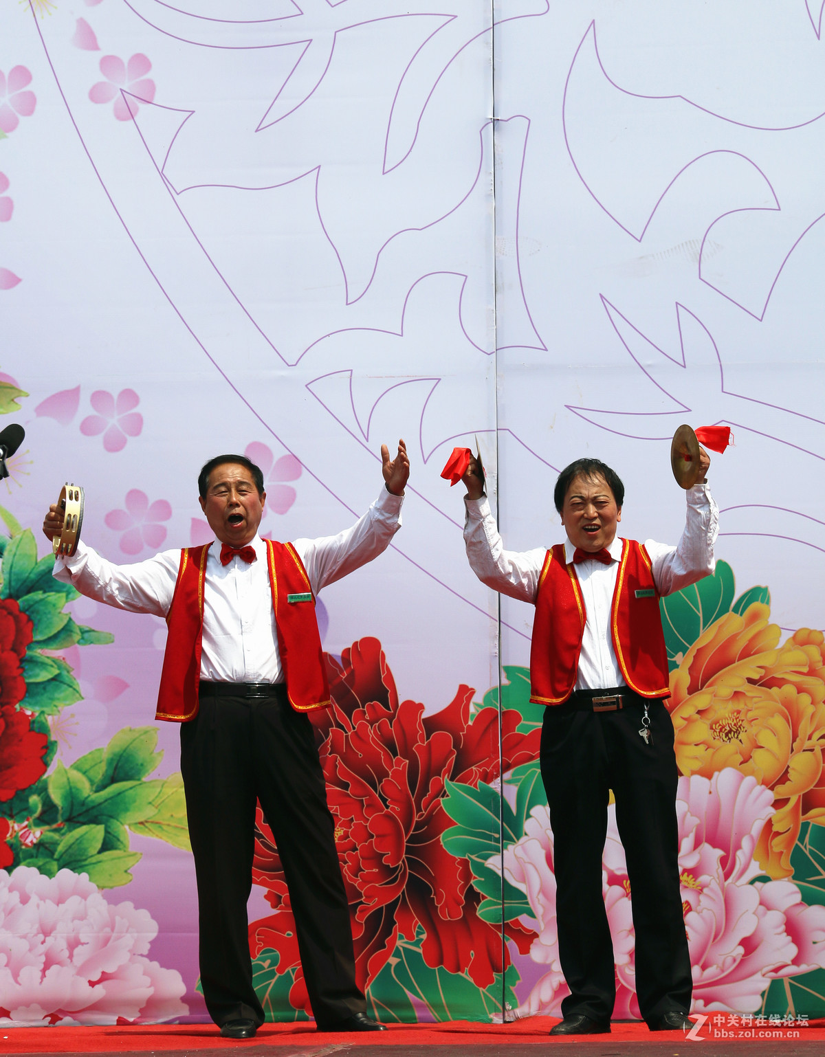 纪念《在延安文艺座谈会上的讲话》发表74周年群众活动