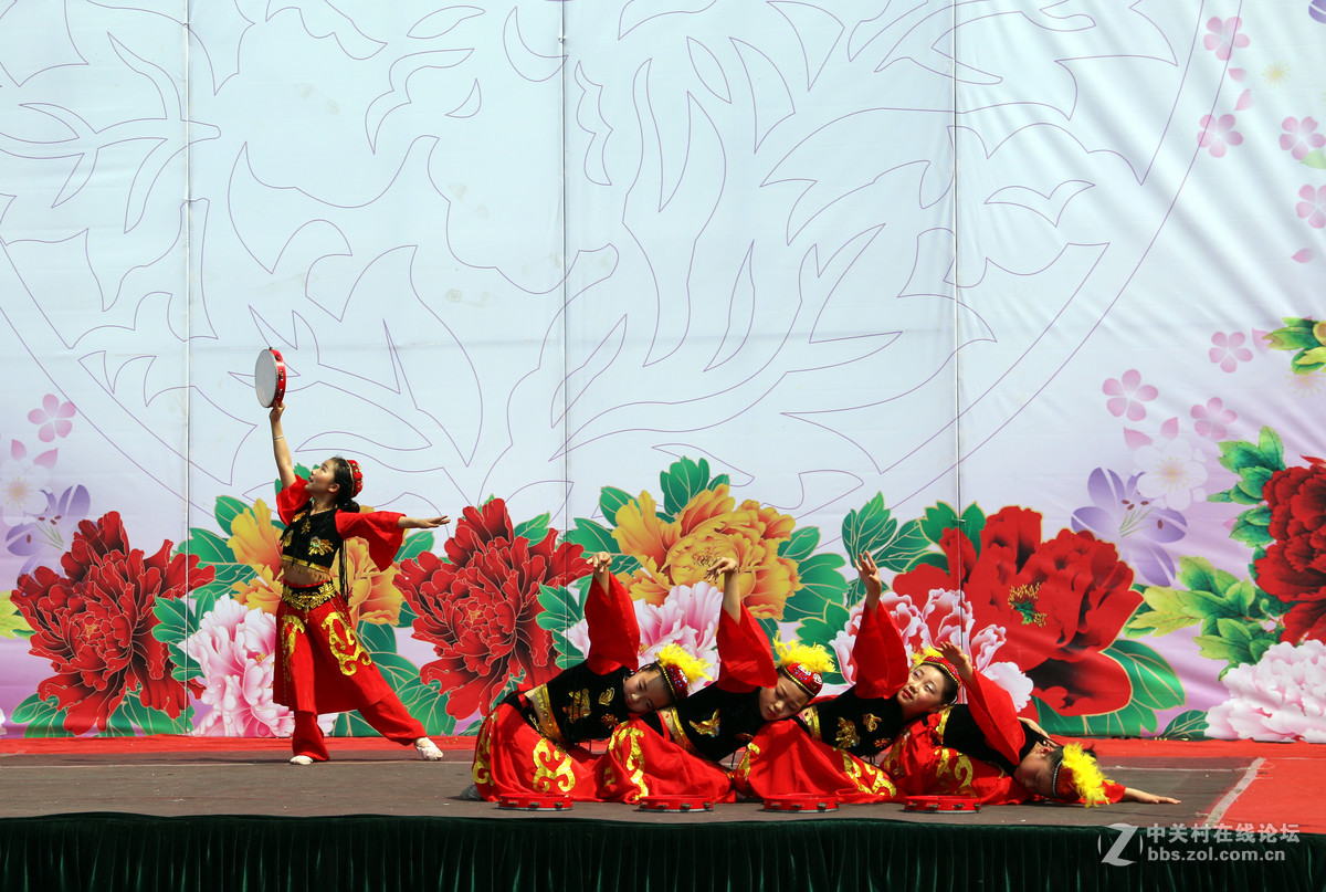 纪念《在延安文艺座谈会上的讲话》发表74周年群众活动