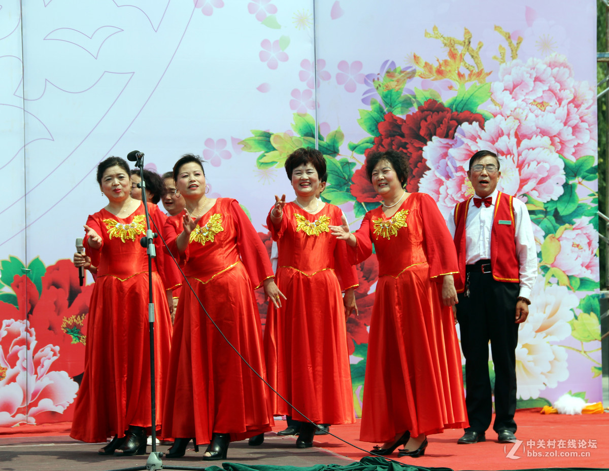 纪念《在延安文艺座谈会上的讲话》发表74周年群众活动