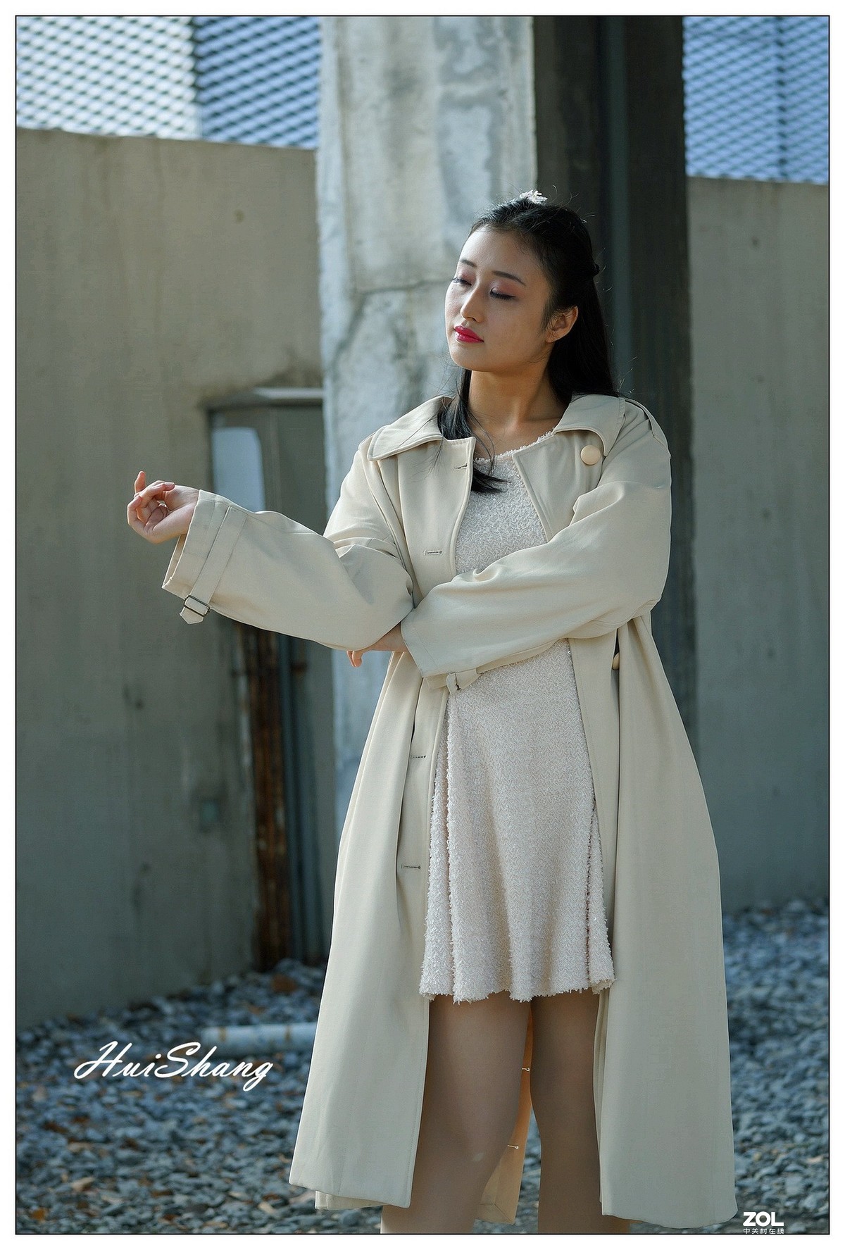 水泥仓库里的佳人