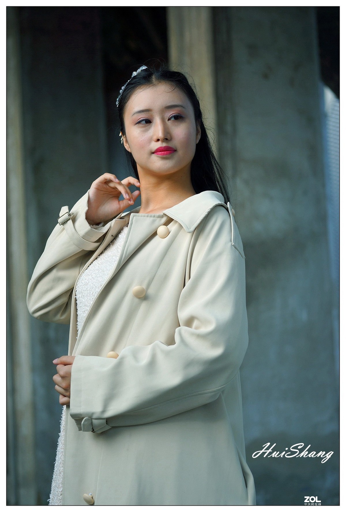 水泥仓库里的佳人