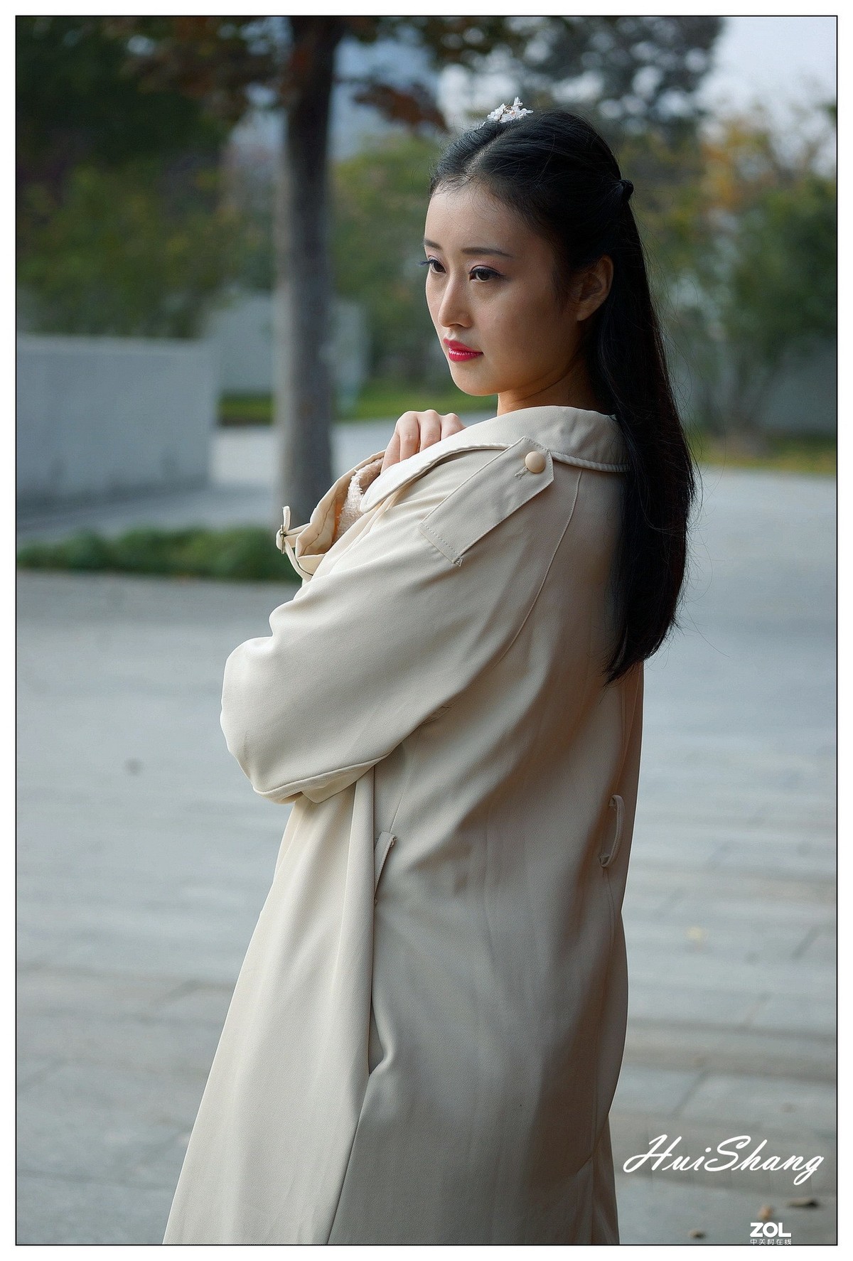 水泥仓库里的佳人