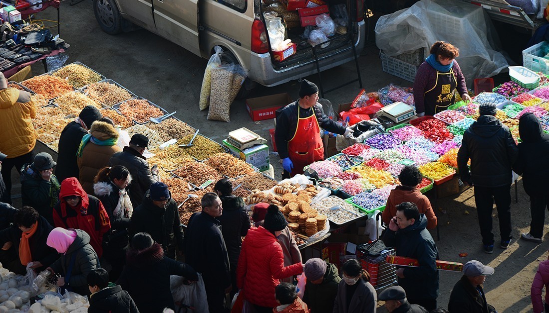 青岛西海岸新区灵山卫大集（续） 祝光影杂谈星空(中国)新的一年红红火火 佳作连连！