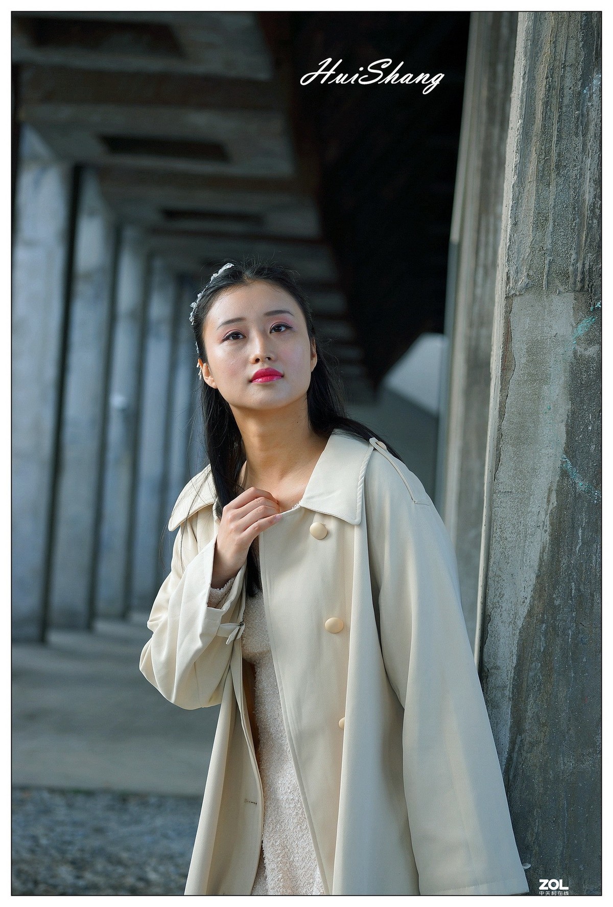 水泥仓库里的佳人