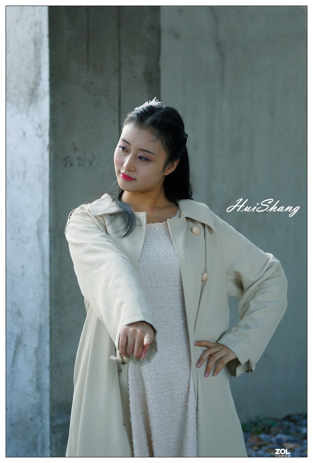 水泥仓库里的佳人