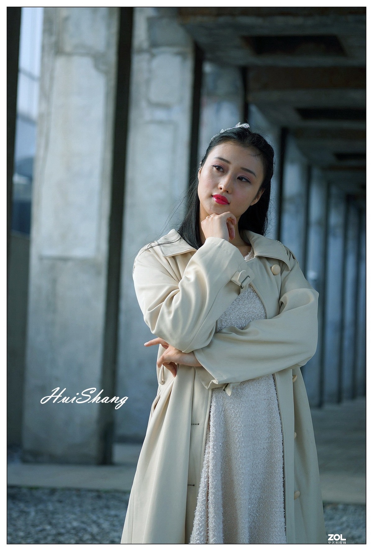 水泥仓库里的佳人