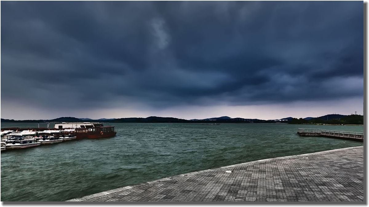 在水之湄观美景