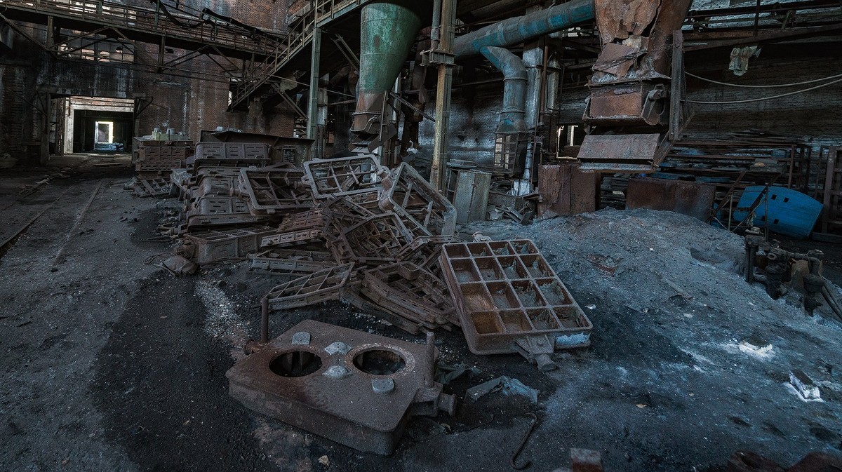 一座废弃的工厂