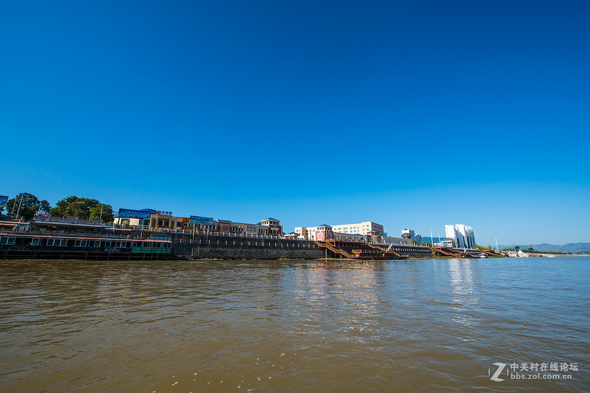 快艇暢游鸭绿江（广角）2015.9.8.