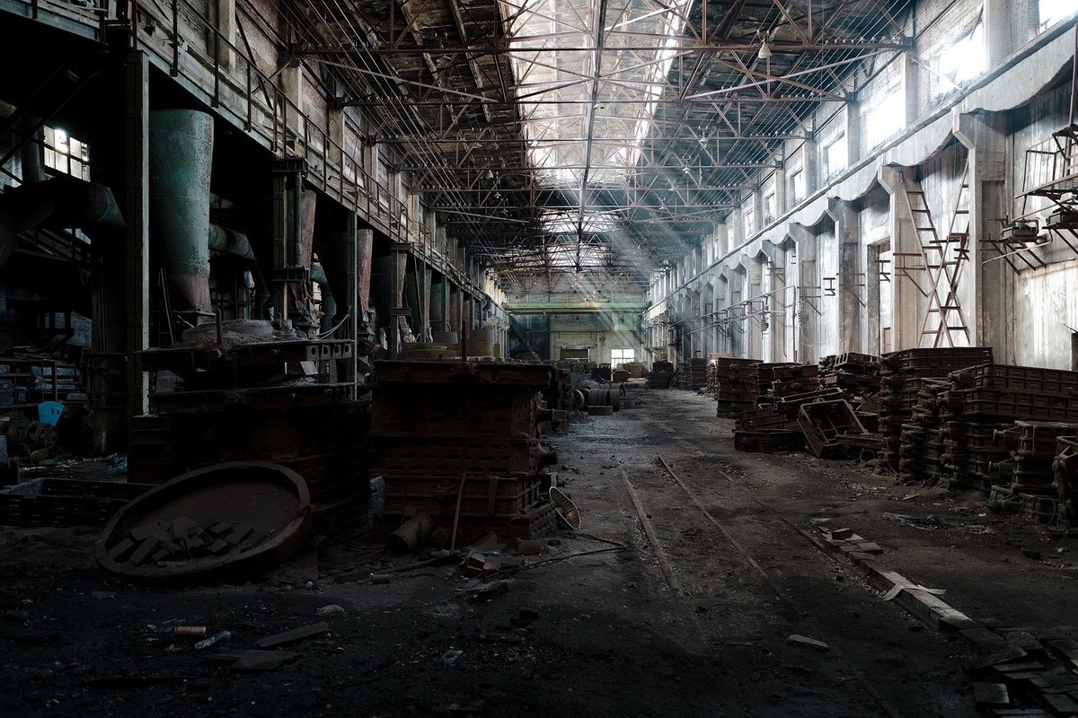 一座废弃的工厂