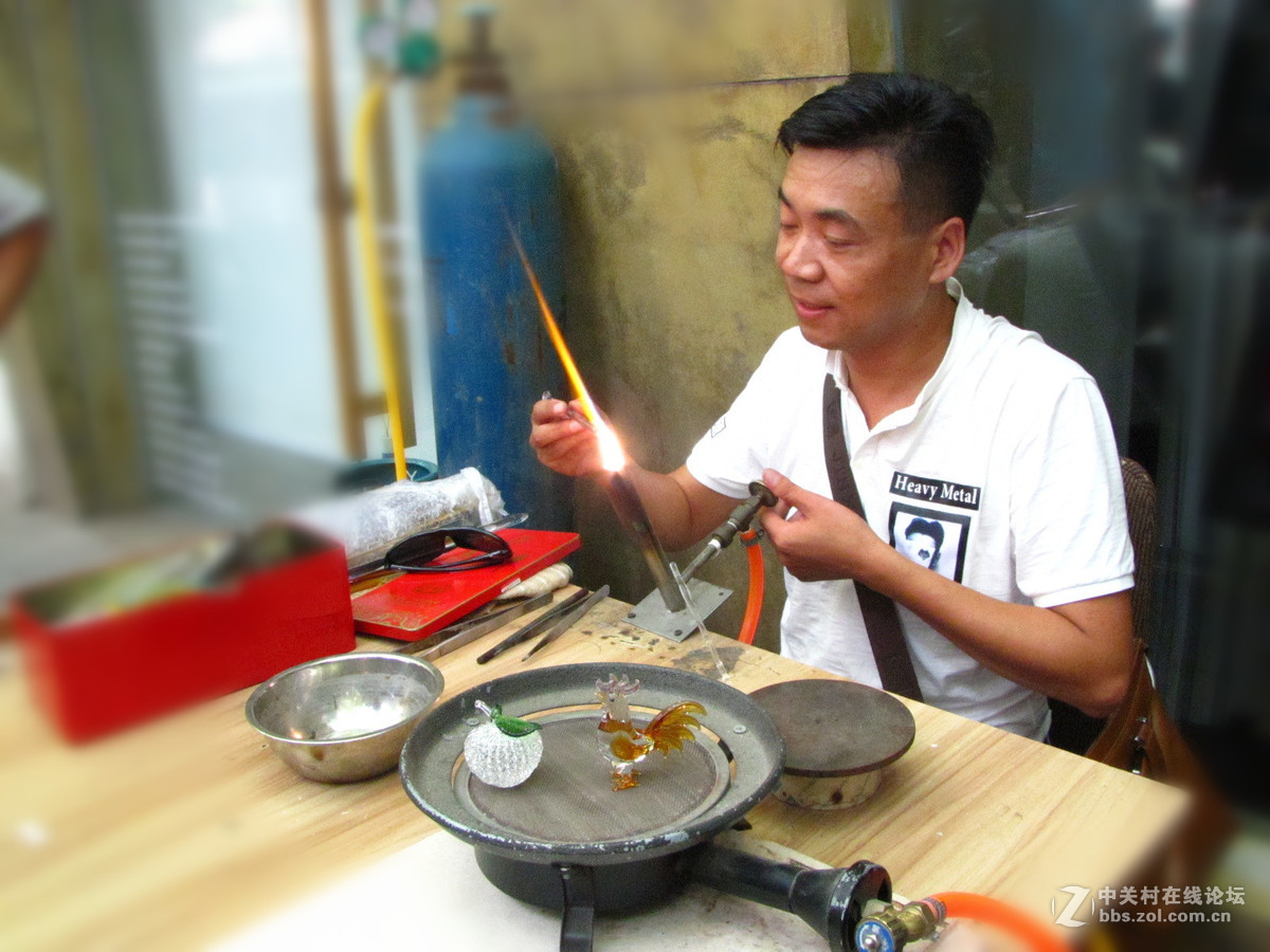 外出时偶遇上海艺人，“能工巧匠”用在他身上很合适。。。