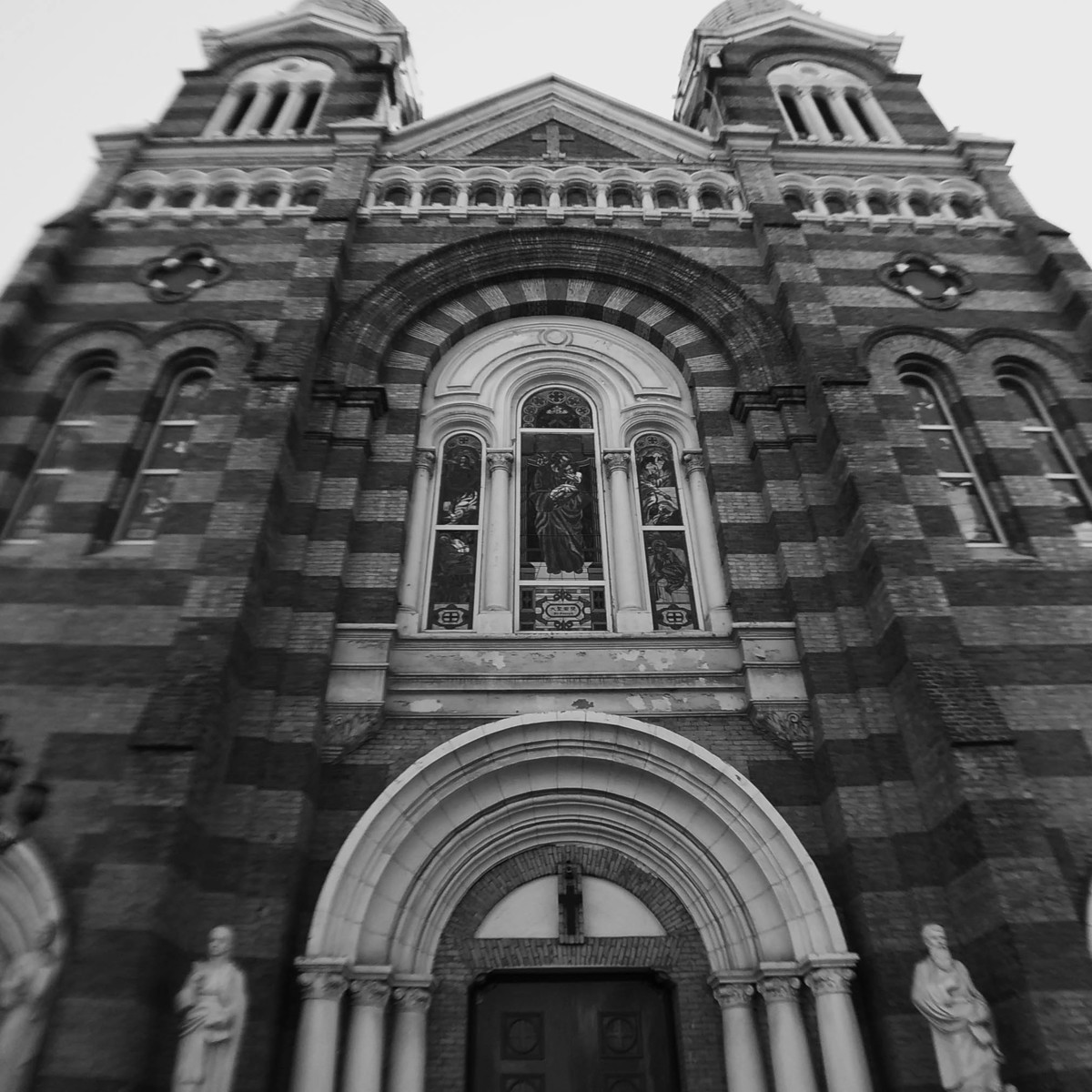 用努比亜Z17mini手机拍天津西开教堂。