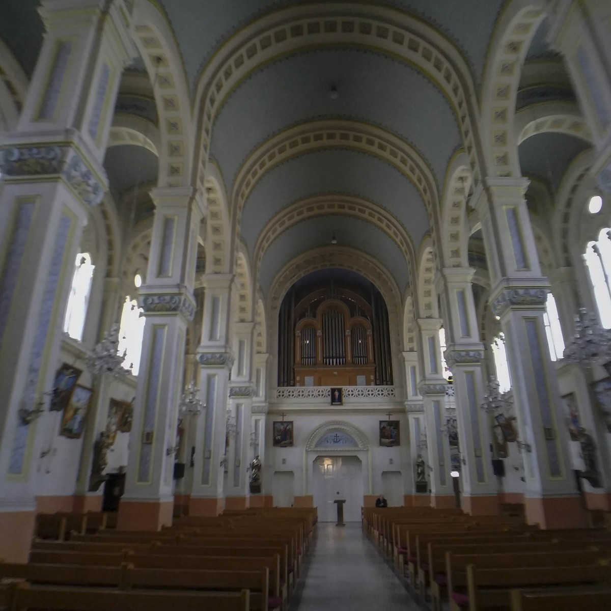 用努比亜Z17mini手机拍天津西开教堂。