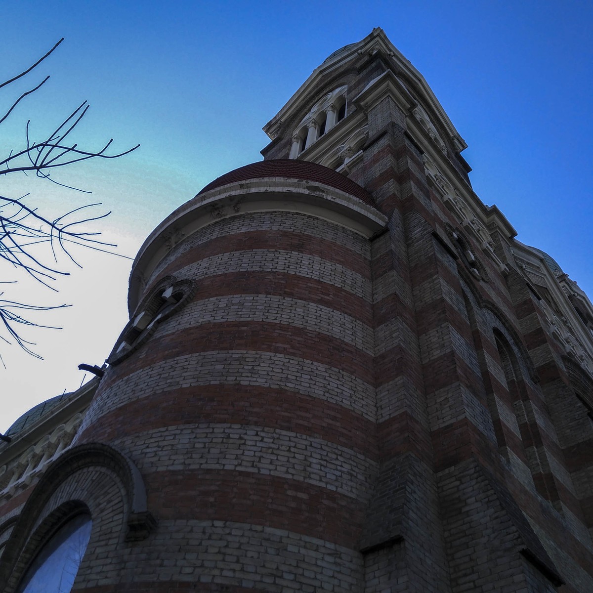 用努比亜Z17mini手机拍天津西开教堂。