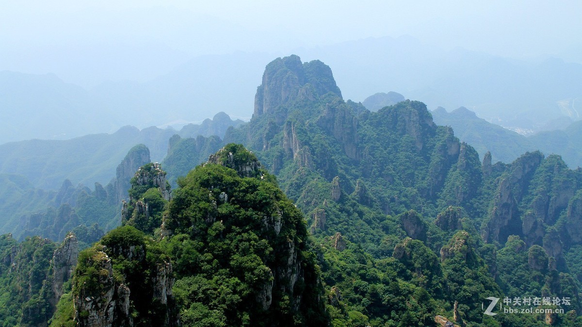 不惧高温“烧烤 ” 登狼牙山缅怀先烈五壮士