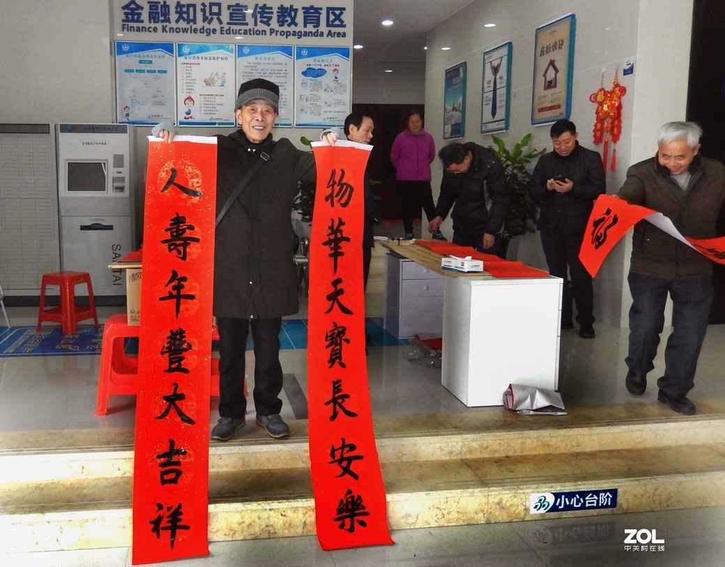 老区会昌：江西银行小年送春联