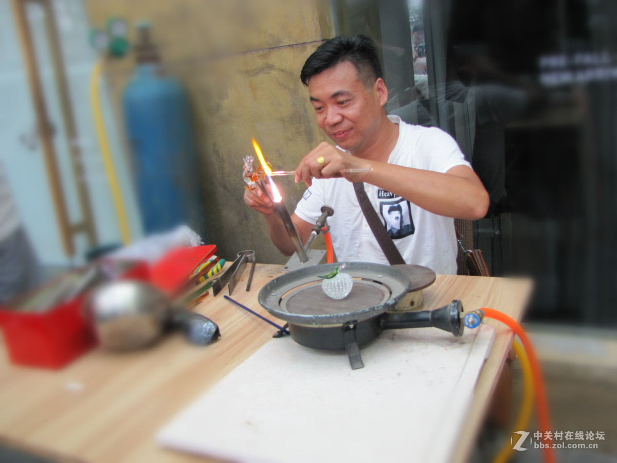 外出时偶遇上海艺人，“能工巧匠”用在他身上很合适。。。