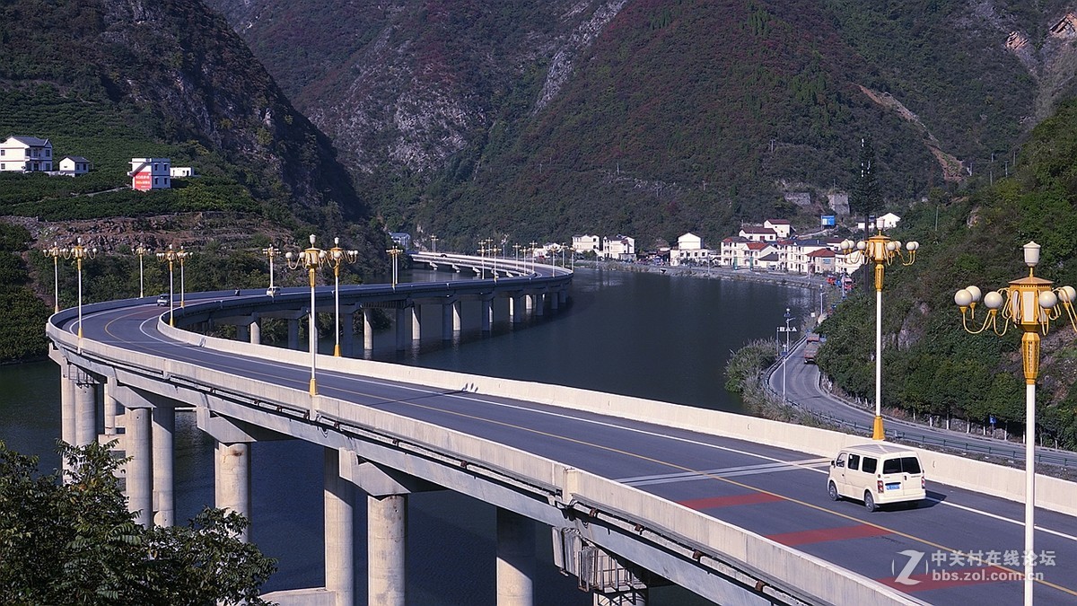 再拍三峡最美水上公路