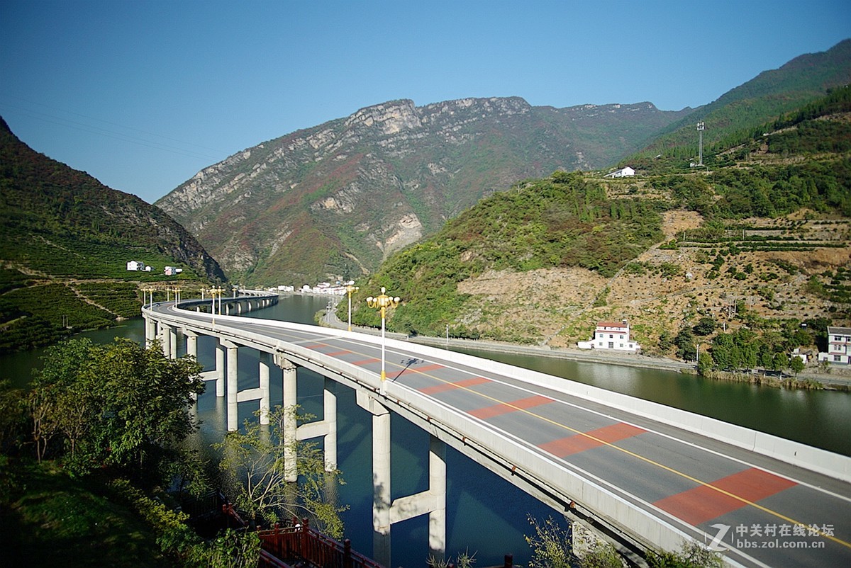 再拍三峡最美水上公路