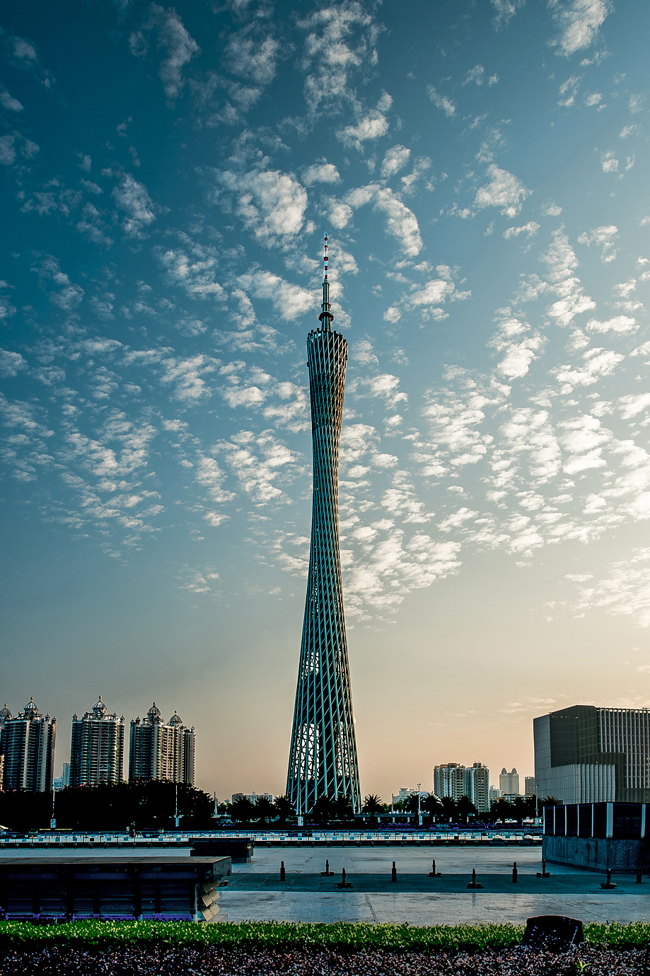 [ 花城广场灯光节 ]------午夜景色。