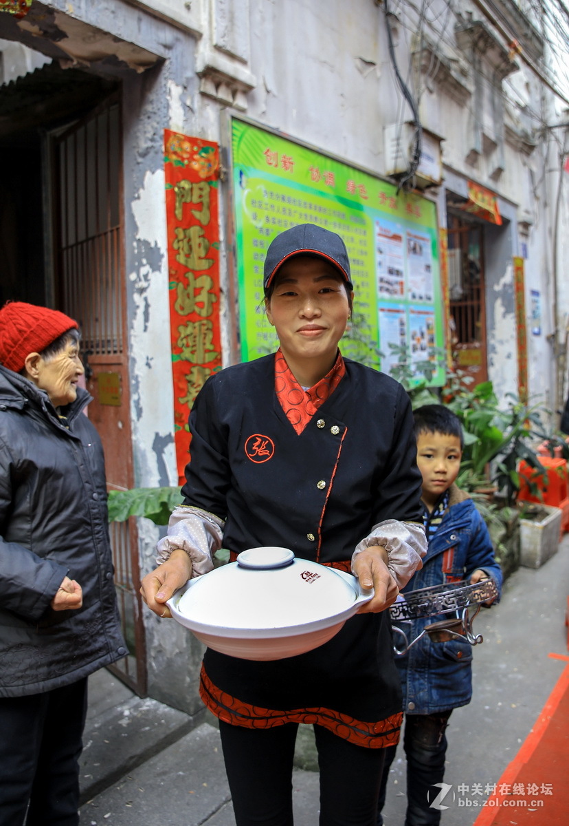 #寻找家乡的年味# 弄堂摆起百家宴