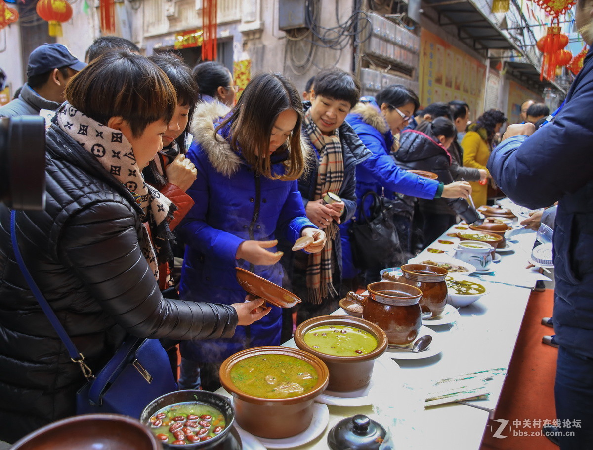 #寻找家乡的年味# 弄堂摆起百家宴