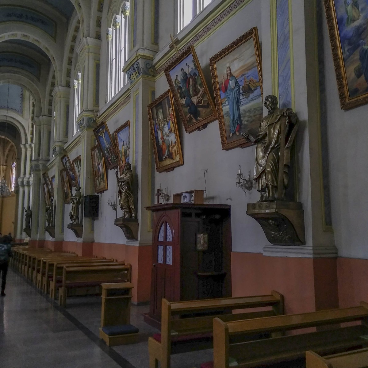 用努比亜Z17mini手机拍天津西开教堂。