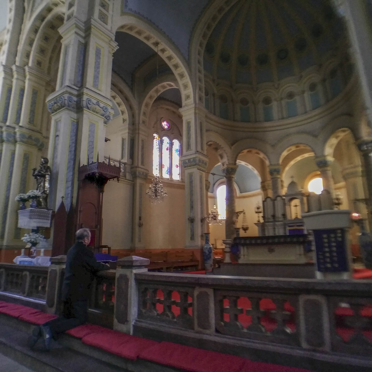 用努比亜Z17mini手机拍天津西开教堂。