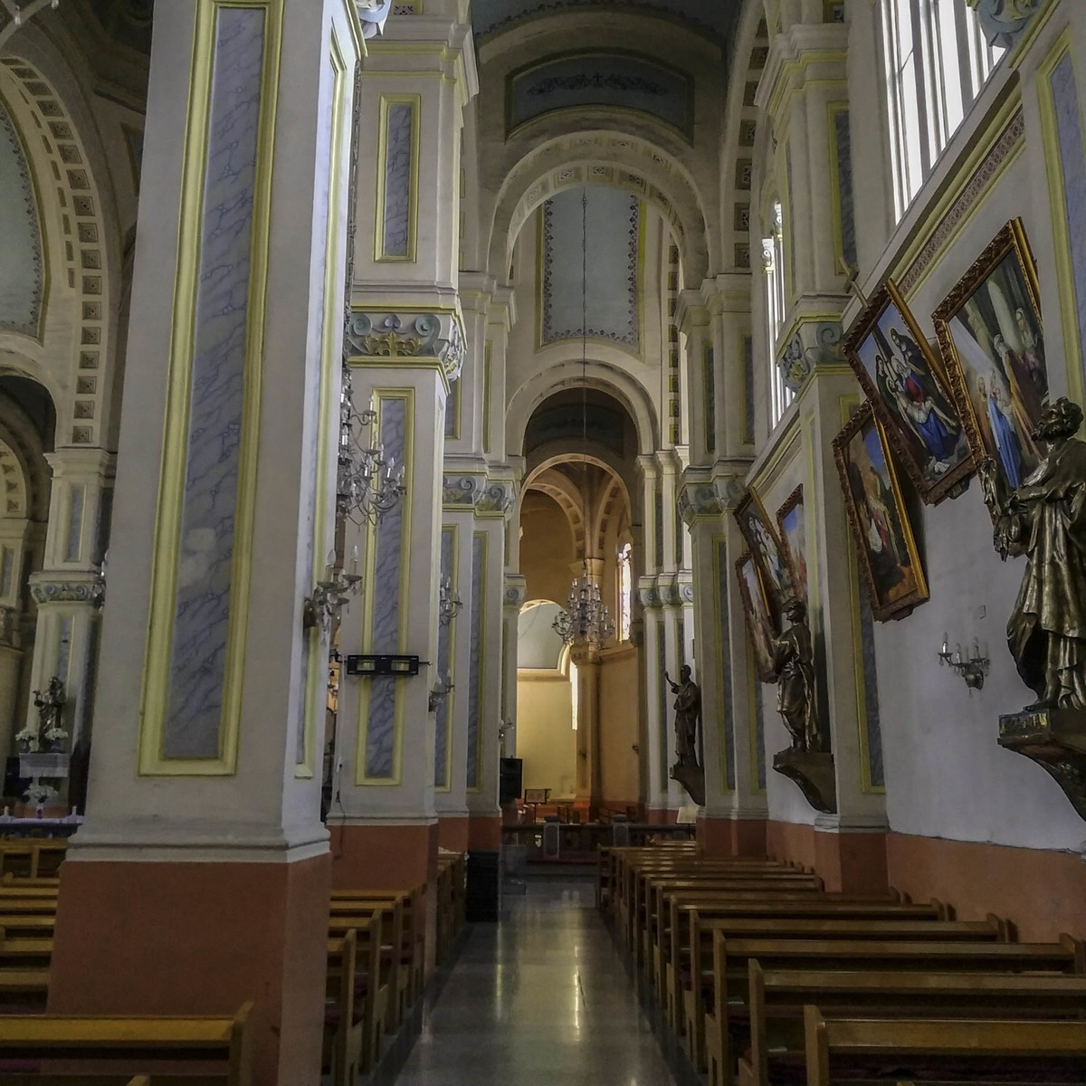 用努比亜Z17mini手机拍天津西开教堂。