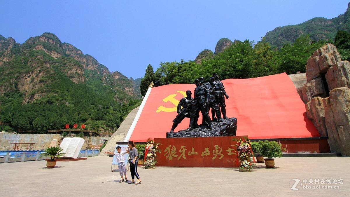 不惧高温“烧烤 ” 登狼牙山缅怀先烈五壮士