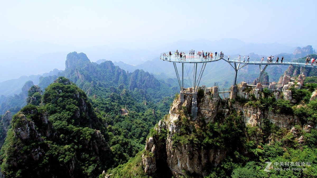 不惧高温“烧烤 ” 登狼牙山缅怀先烈五壮士