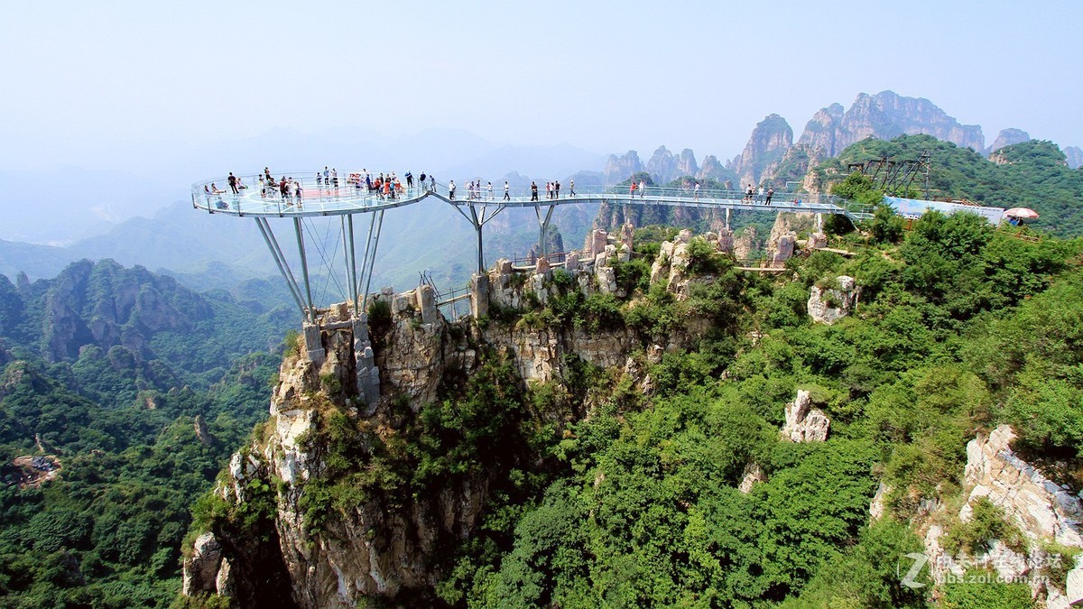不惧高温“烧烤 ” 登狼牙山缅怀先烈五壮士