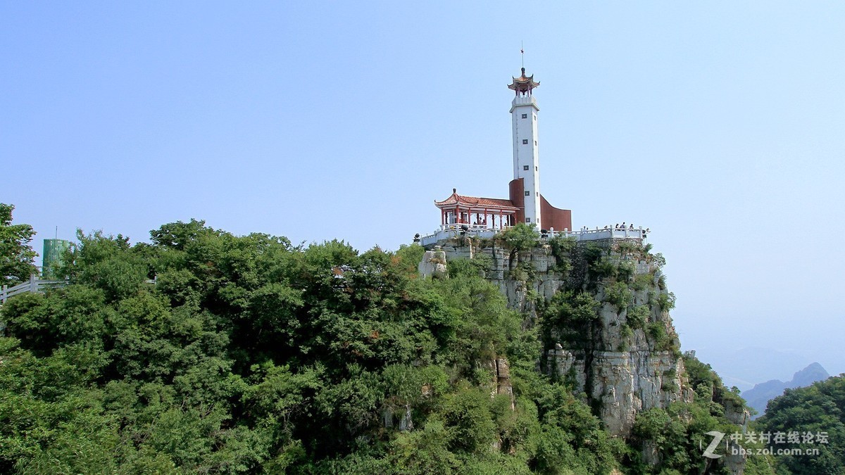 不惧高温“烧烤 ” 登狼牙山缅怀先烈五壮士